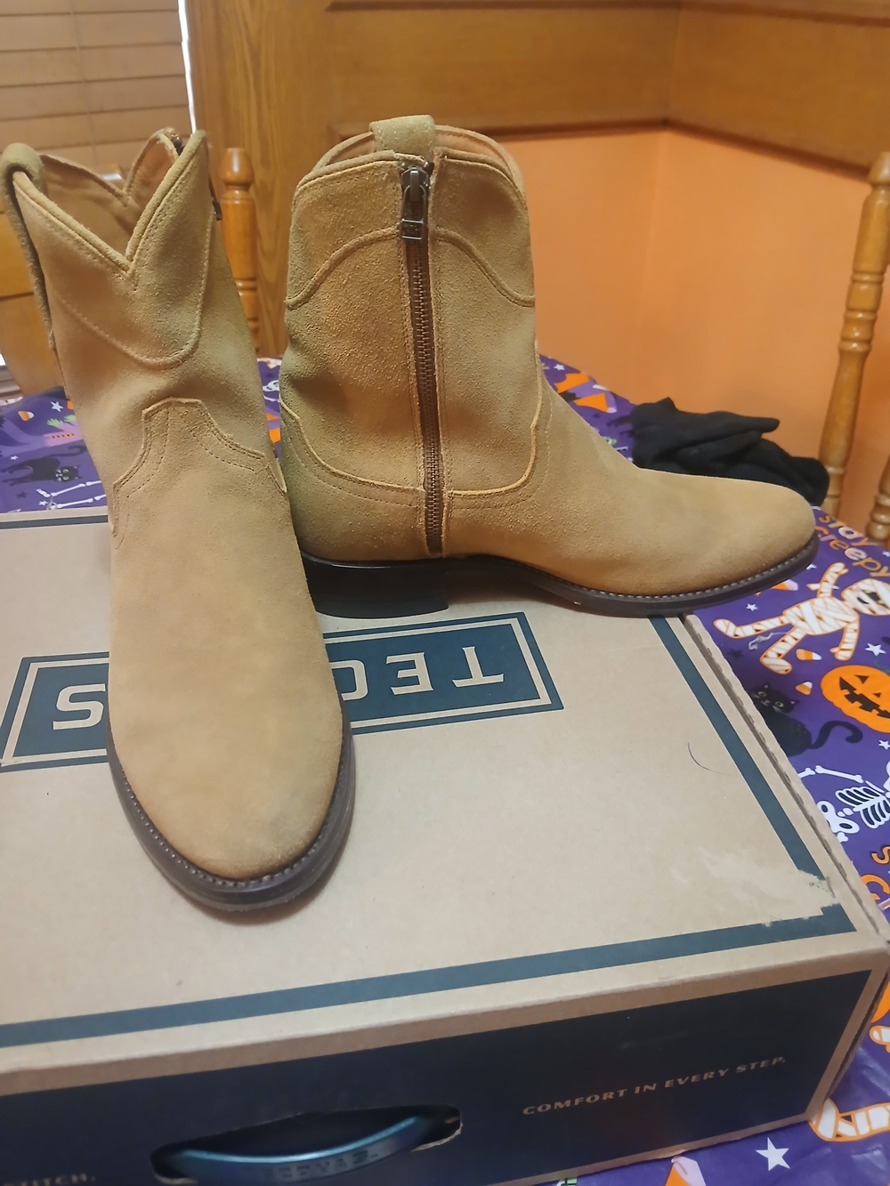 Men's Suede Ankle Boot - Tan